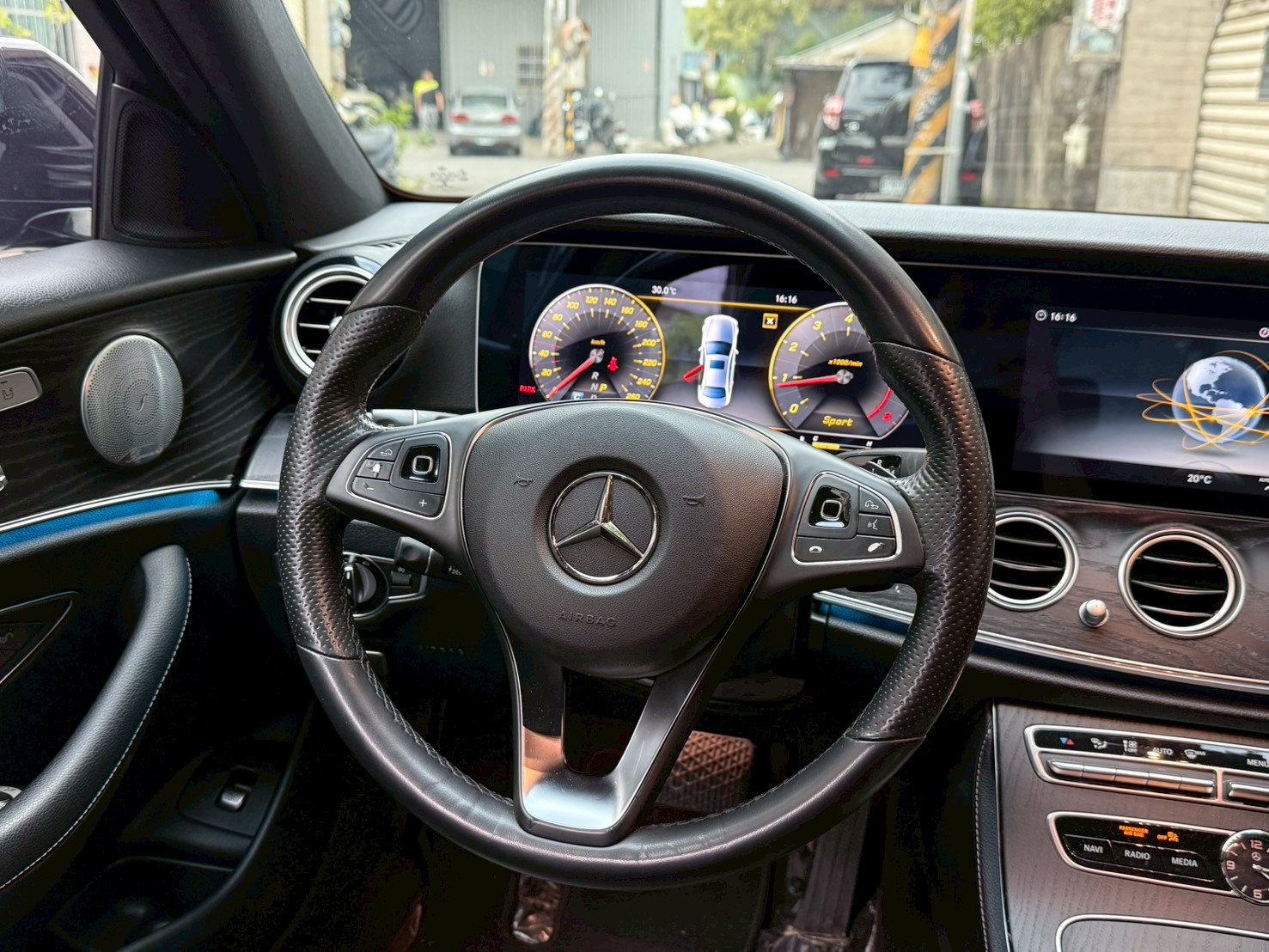 2018年 Mercedes-Benz E-Class E300 中古車照片 - Orange Garage