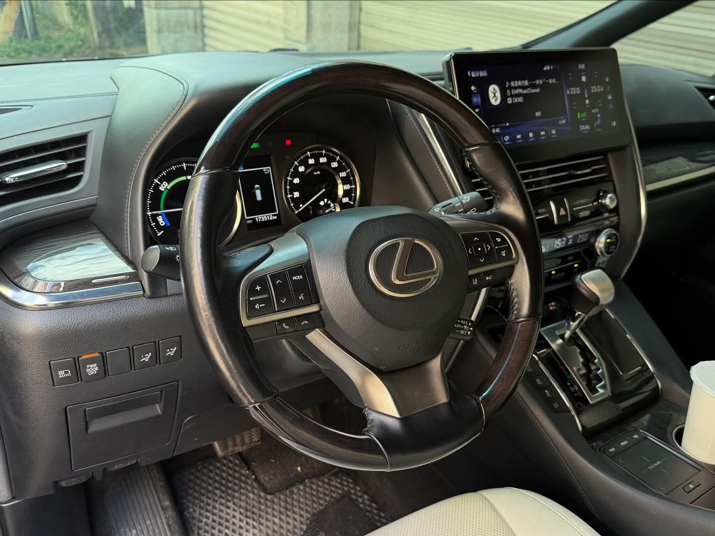 2020年 Lexus LM300h 四座 中古車照片 - Orange Garage