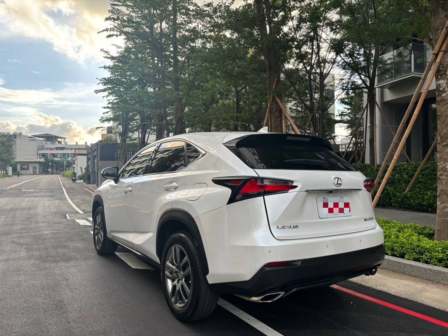 2015年 Lexus NX200t 中古車照片 - 澄色車庫