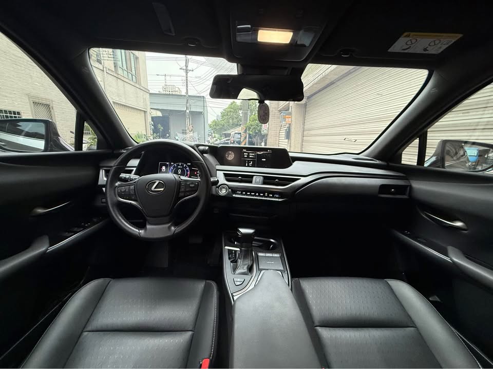 2021年 Lexus UX200 菁英Plus 中古車照片 - Orange Garage