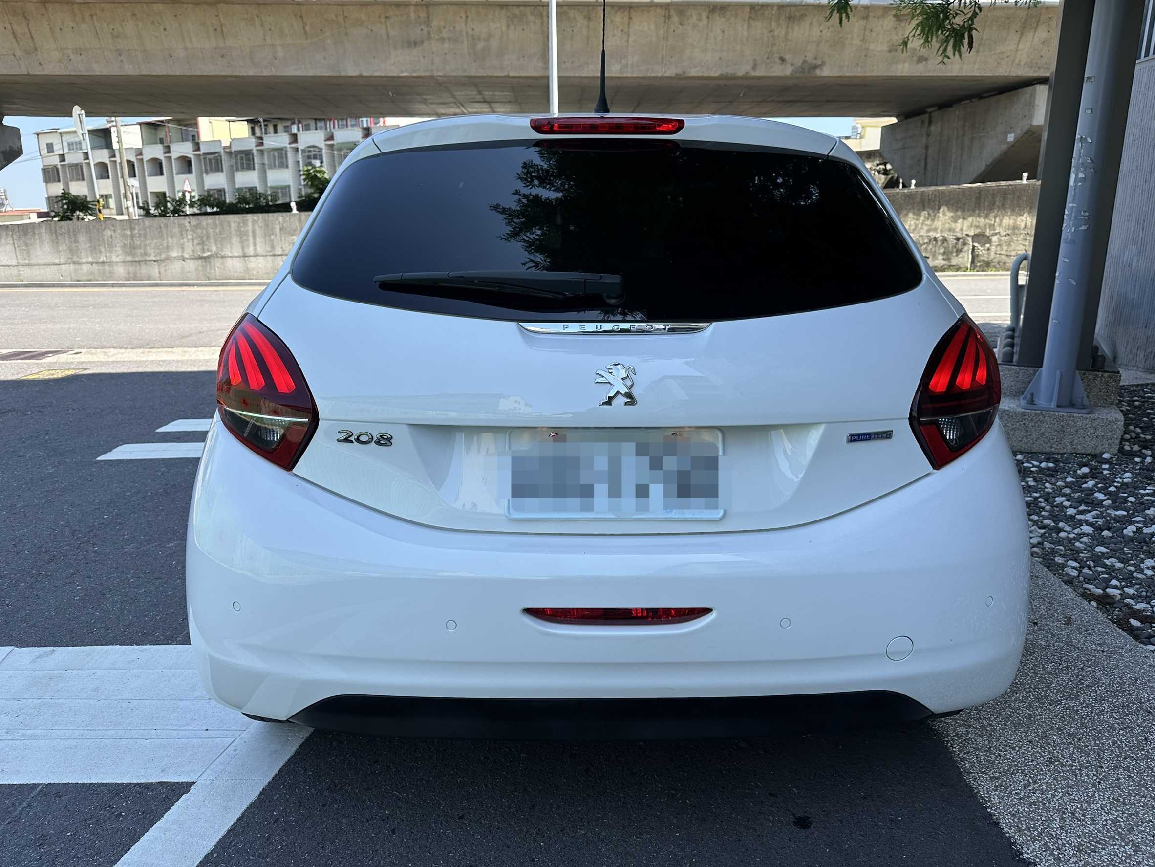2016年 Peugeot 208 PureTech 1.2 中古車照片 - 澄色車庫
