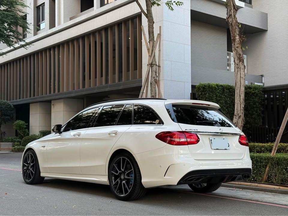 2015年 Mercedes-Benz C-Class C450 Estate AMG 中古車照片 - Orange Garage