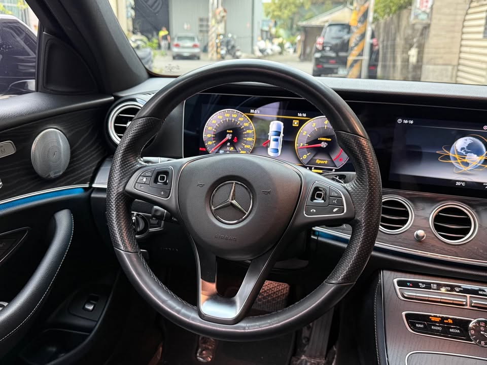 2018年 Mercedes-Benz E-Class E300 P1 AMG 中古車照片 - Orange Garage