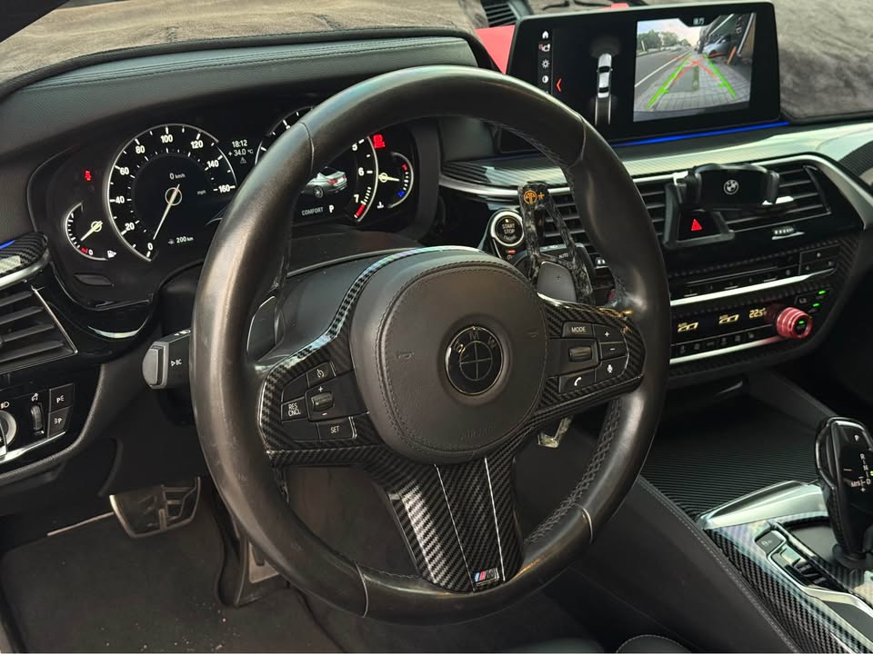 2017年 BMW 5 Series 530i M-Sport 中古車照片 - Orange Garage