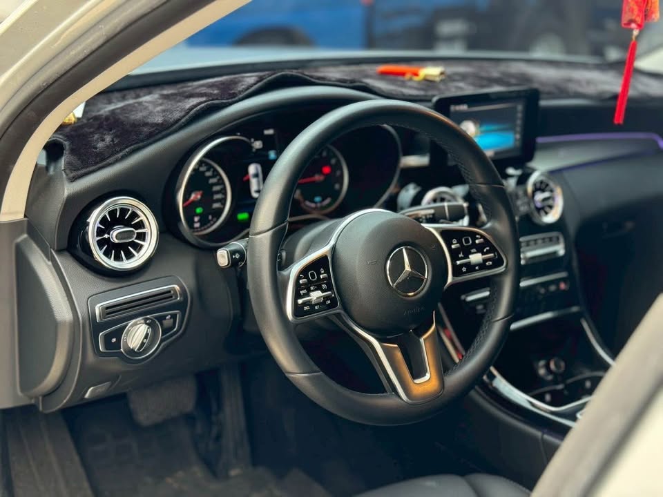 2018年 Mercedes-Benz C-Class C200 中古車照片 - Orange Garage