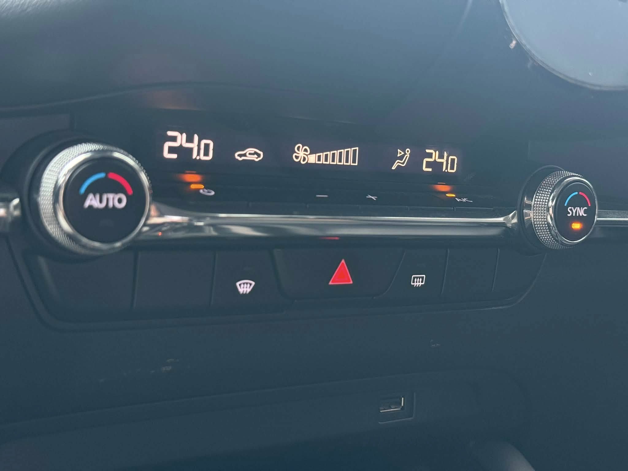 2019年 Mazda 3 4D Bose 旗艦款 中古車照片 - Orange Garage