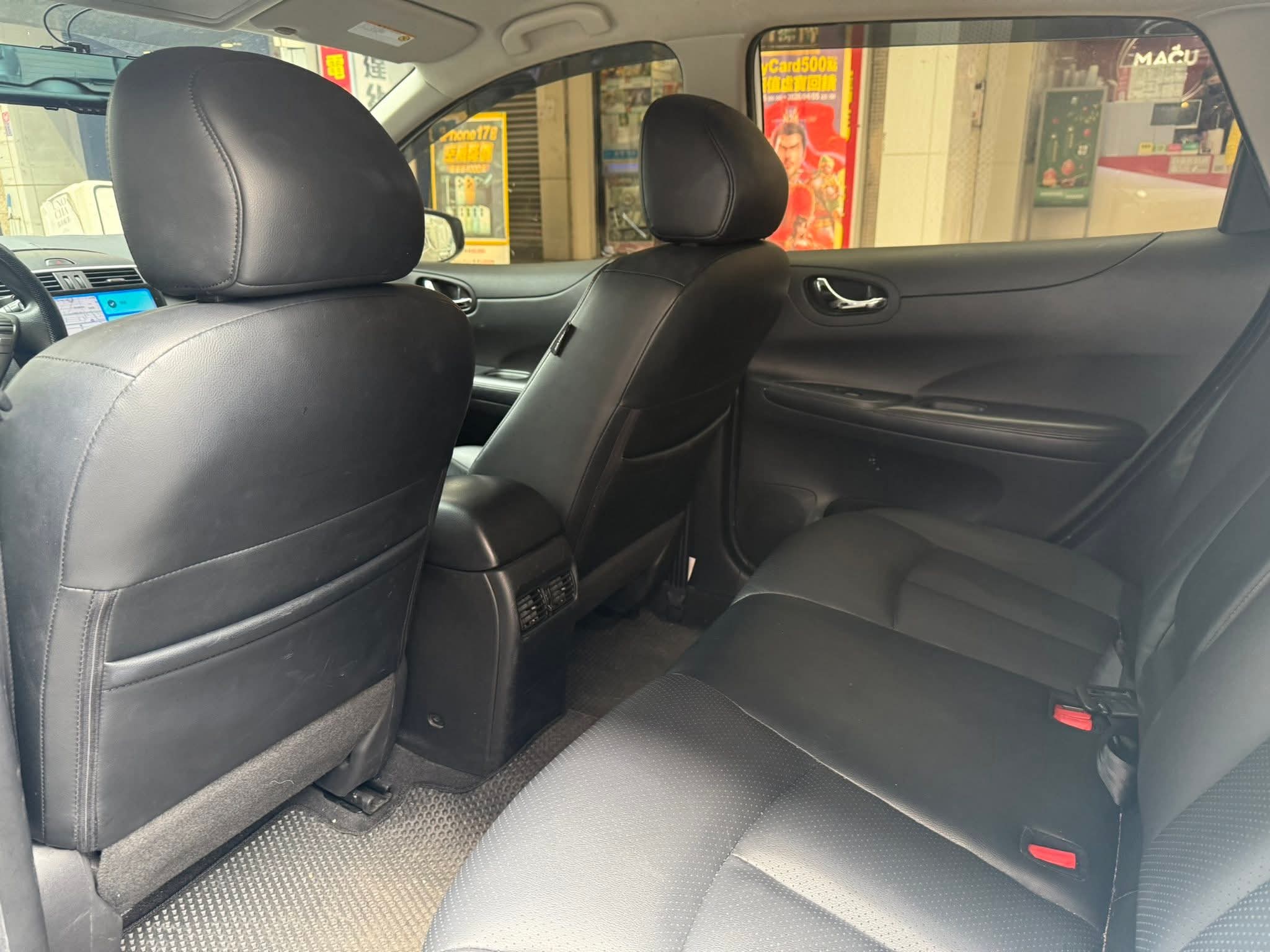 2015年 Nissan Tiida 5D 中古車照片 - Orange Garage