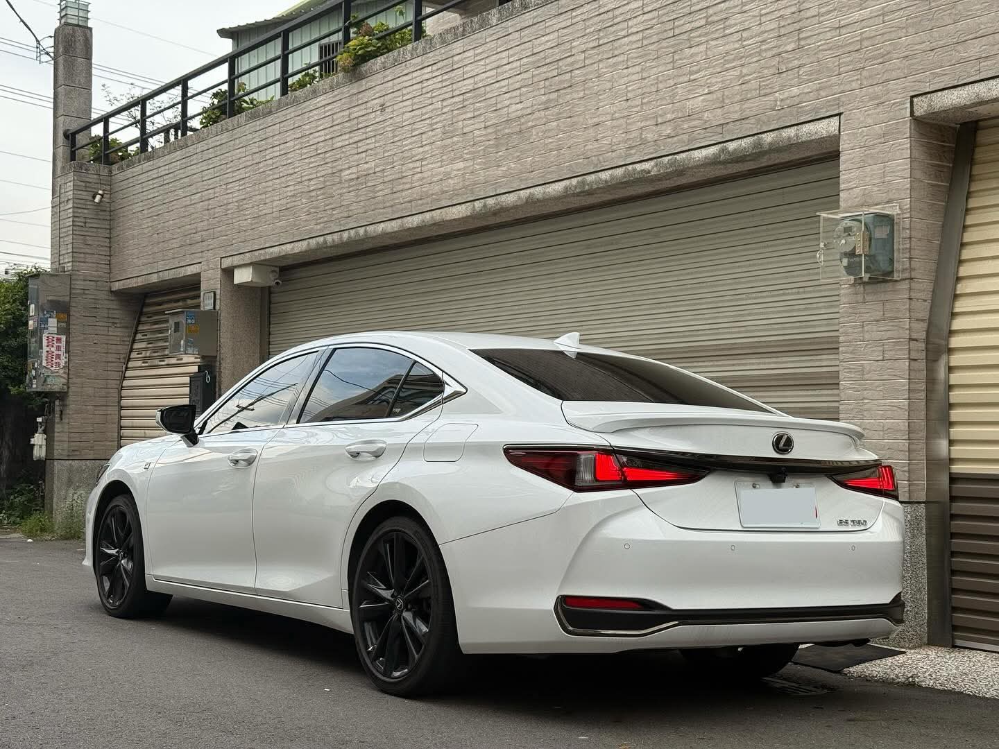 2022年 Lexus ES250 F-Sport 中古車照片 - Orange Garage