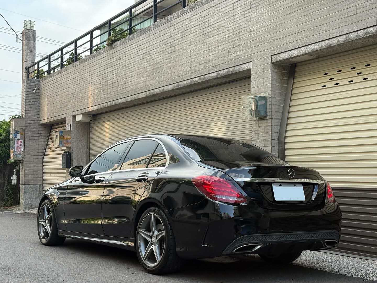 2016年 Mercedes-Benz C-Class C300 AMG 4MATIC 中古車照片 - Orange Garage
