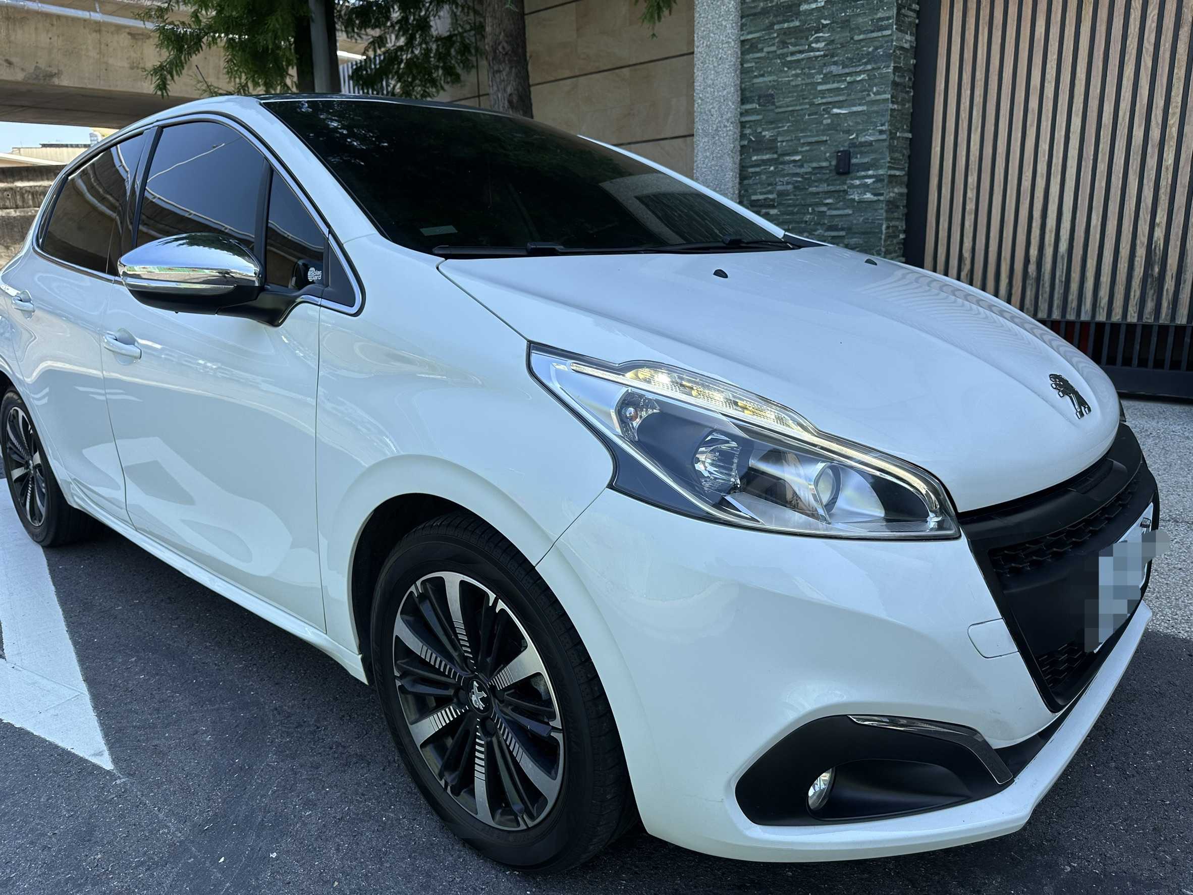 2016年 Peugeot 208 PureTech 1.2 中古車照片 - 澄色車庫