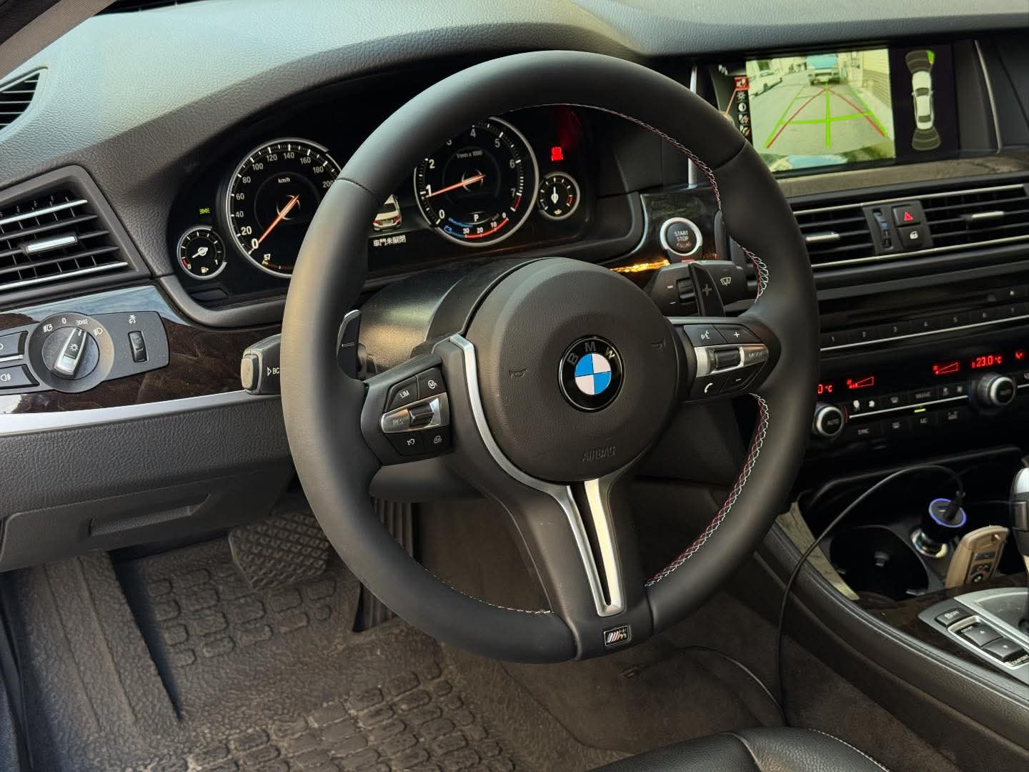 2014年 BMW 5 Series 520i Modern 中古車照片 - Orange Garage