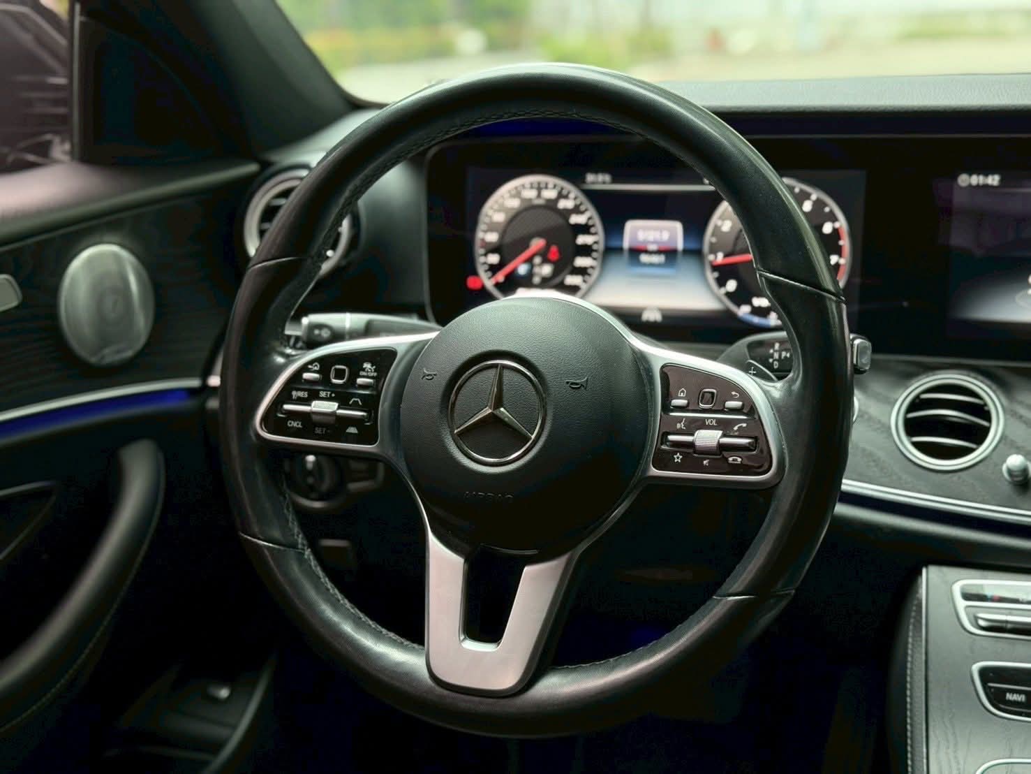 2019年 Mercedes-Benz E-Class E350 AMG 4MATIC 中古車照片 - Orange Garage