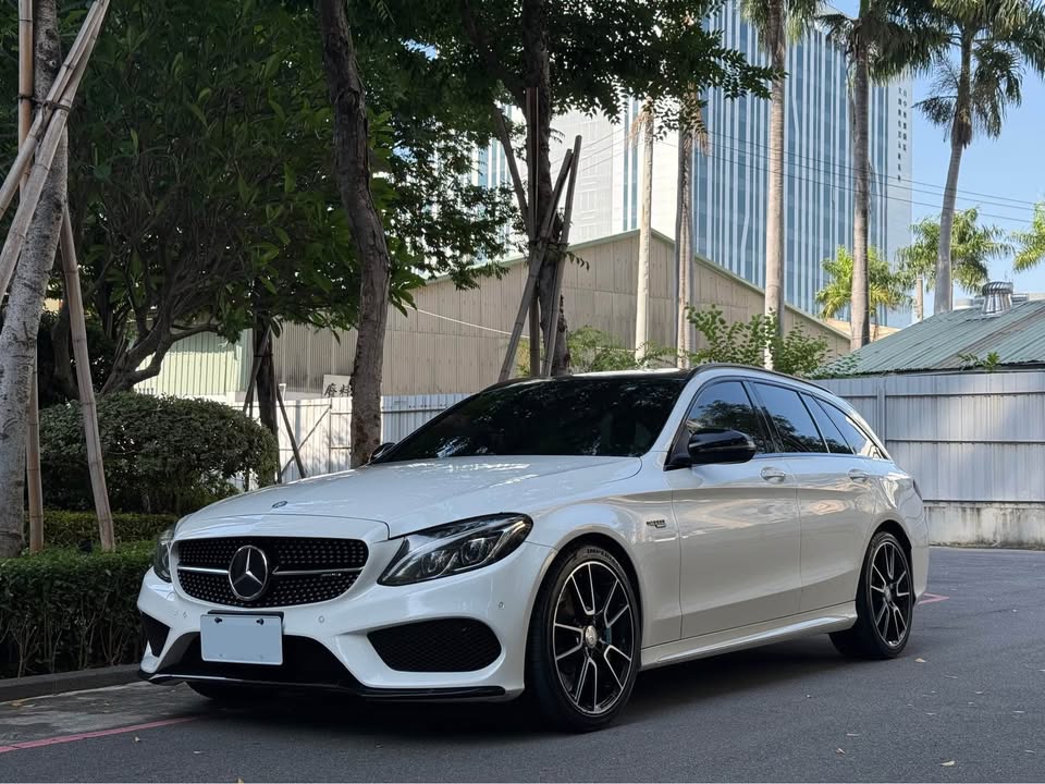 2015年 Mercedes-Benz C-Class C450 Estate AMG 中古車照片 - Orange Garage