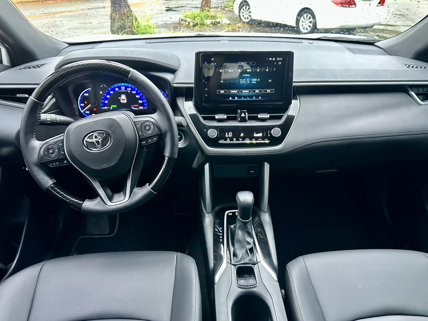 2024年 Toyota Corolla Cross 1.8 Hybrid 中古車照片 - Orange Garage