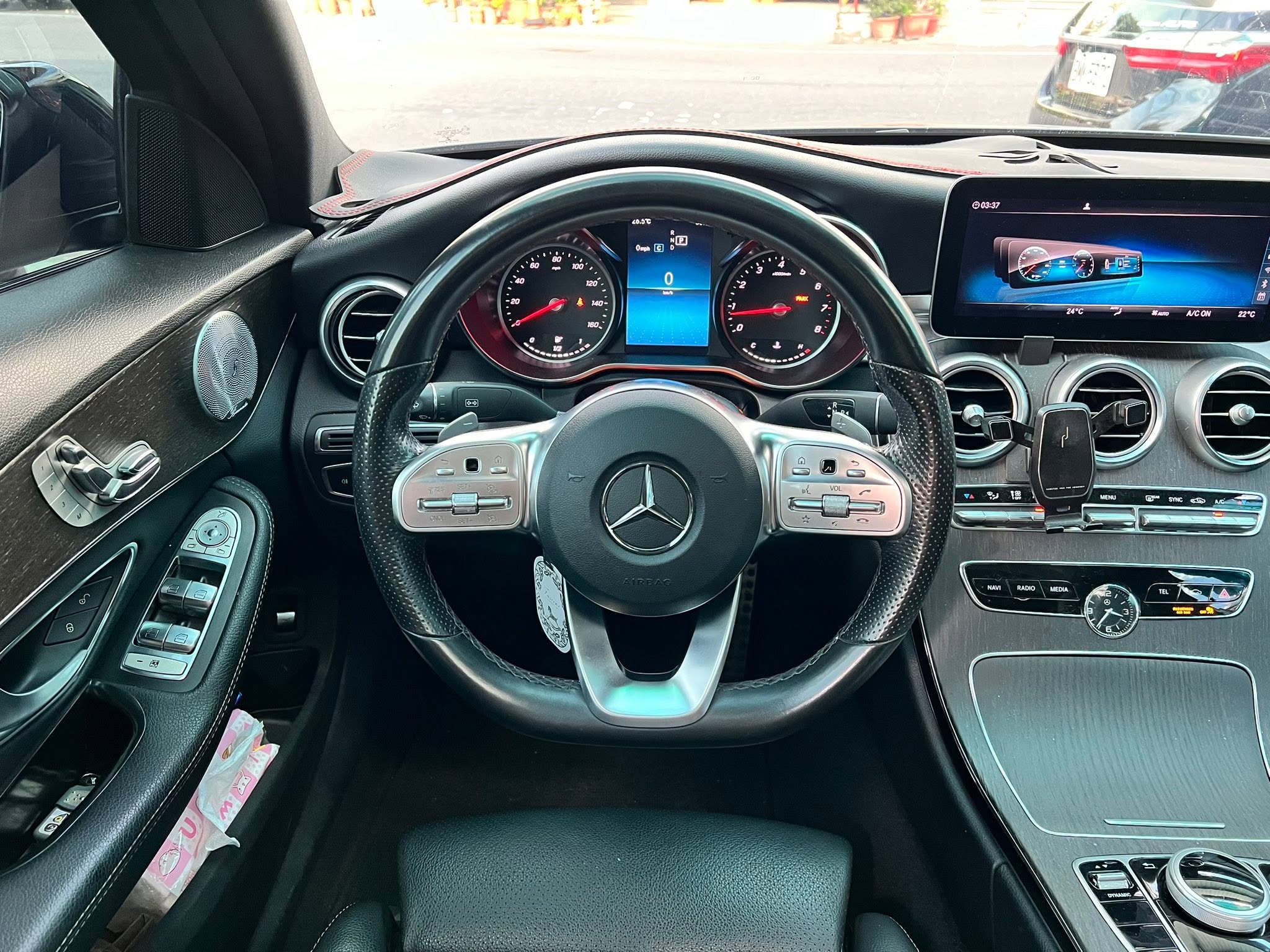 2019年 Mercedes-Benz C-Class C300 AMG 4MATIC 中古車照片 - Orange Garage