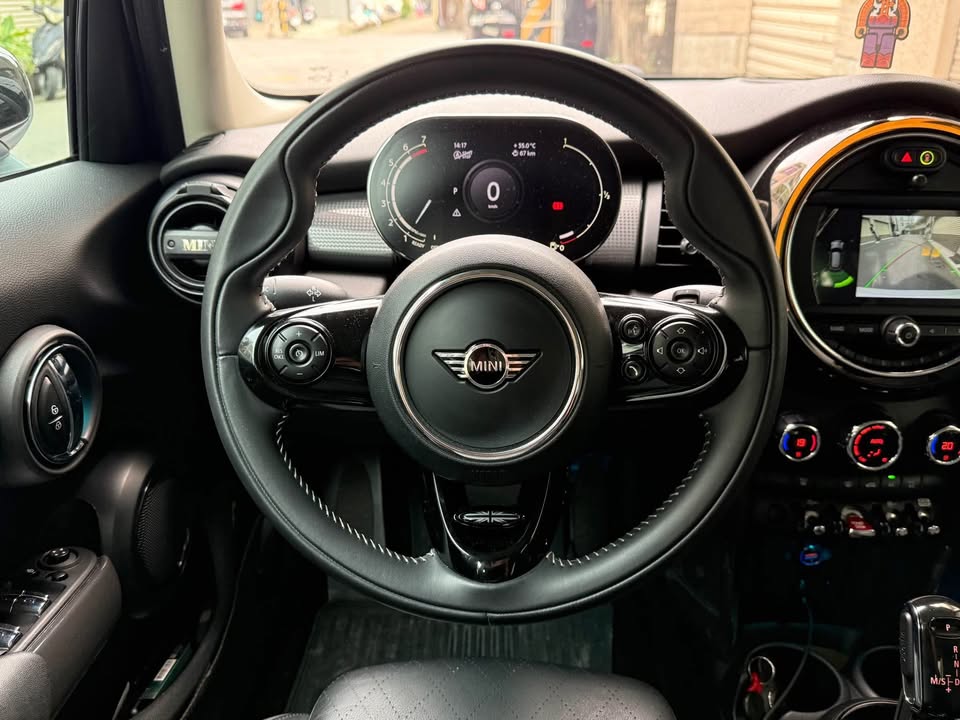 2020年 Mini Hatch Cooper 5D 中古車照片 - Orange Garage