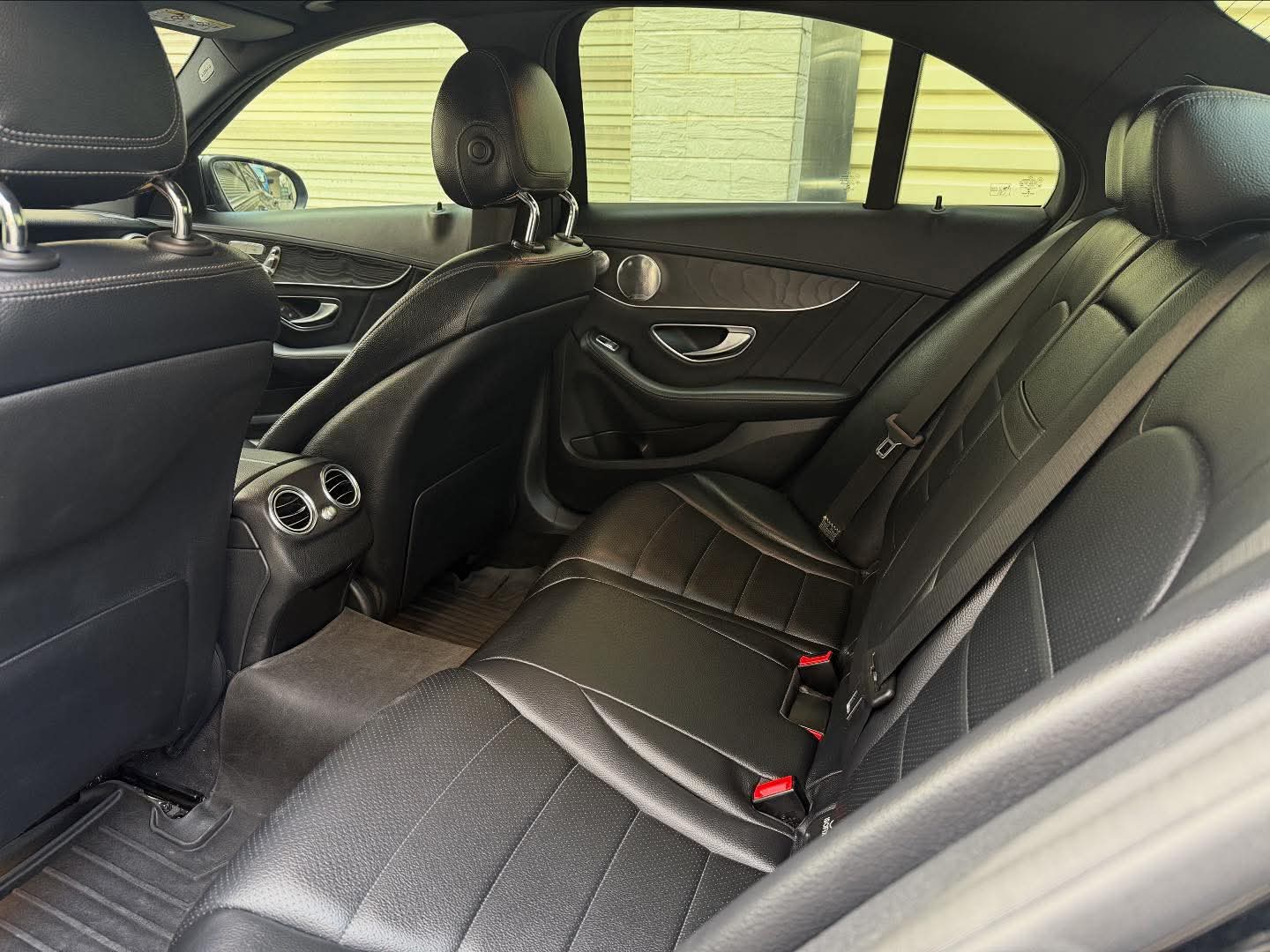 2016年 Mercedes-Benz C-Class C300 AMG 4MATIC 中古車照片 - Orange Garage