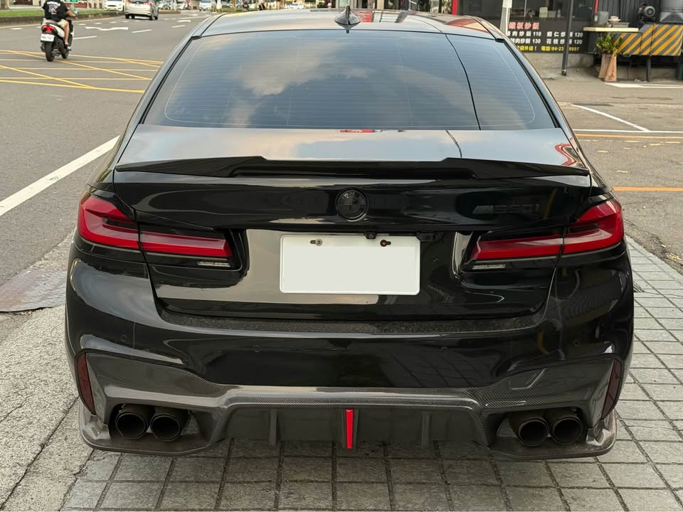 2017年 BMW 5 Series 530i M-Sport 中古車照片 - Orange Garage