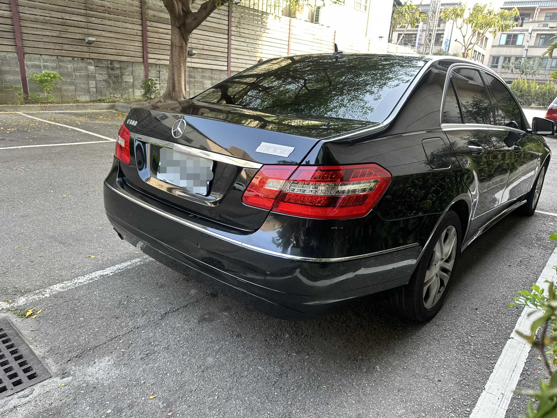 2011年 Mercedes-Benz E-Class E250 中古車照片 - Orange Garage