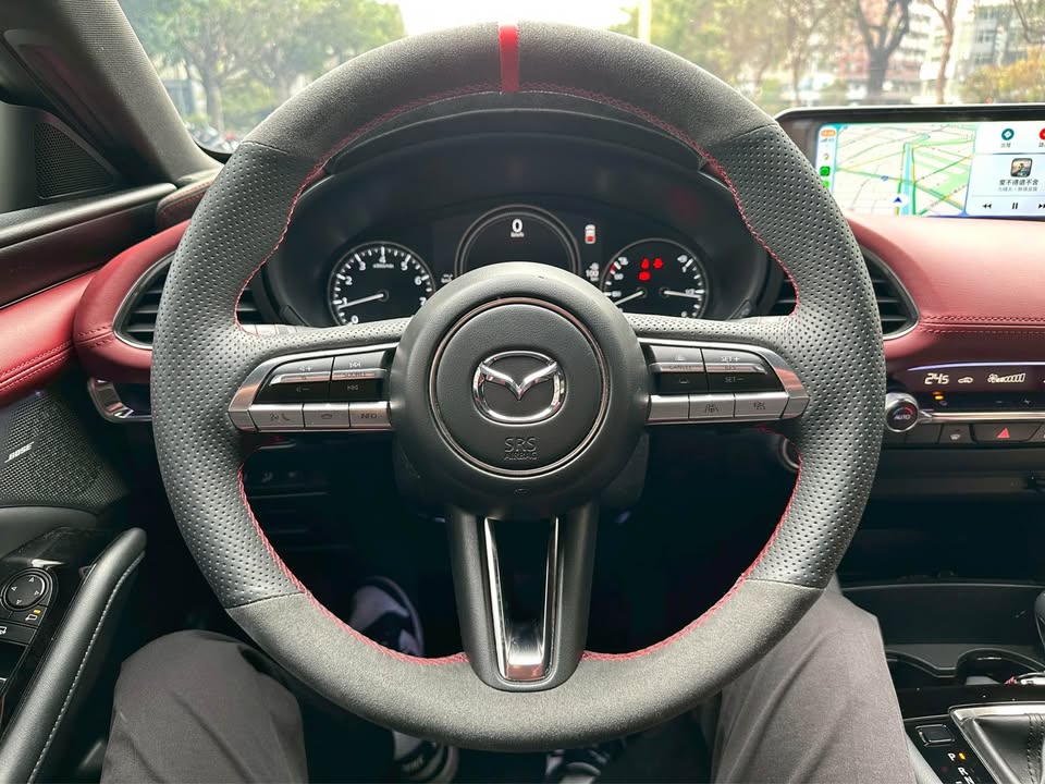 2022年 Mazda 3 5D e-Skyactiv X Edition 中古車照片 - Orange Garage