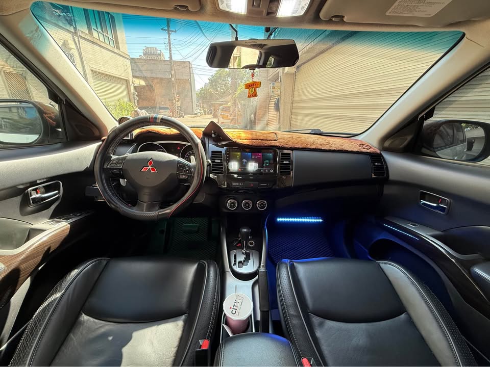 2010年 Mitsubishi Outlander 尊貴型 中古車照片 - Orange Garage
