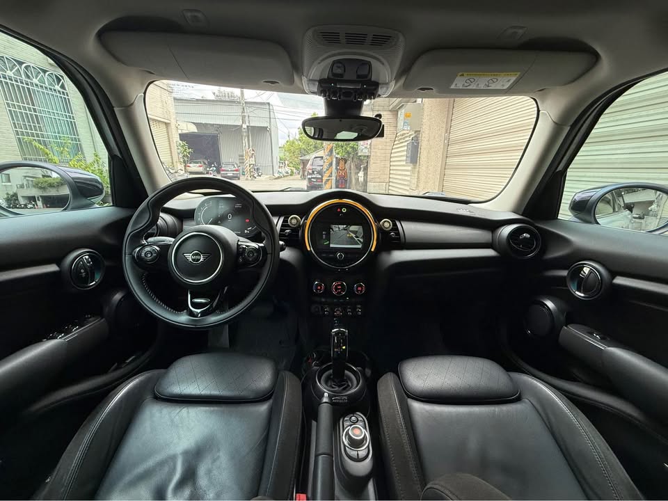 2020年 Mini Hatch Cooper 5D 中古車照片 - Orange Garage