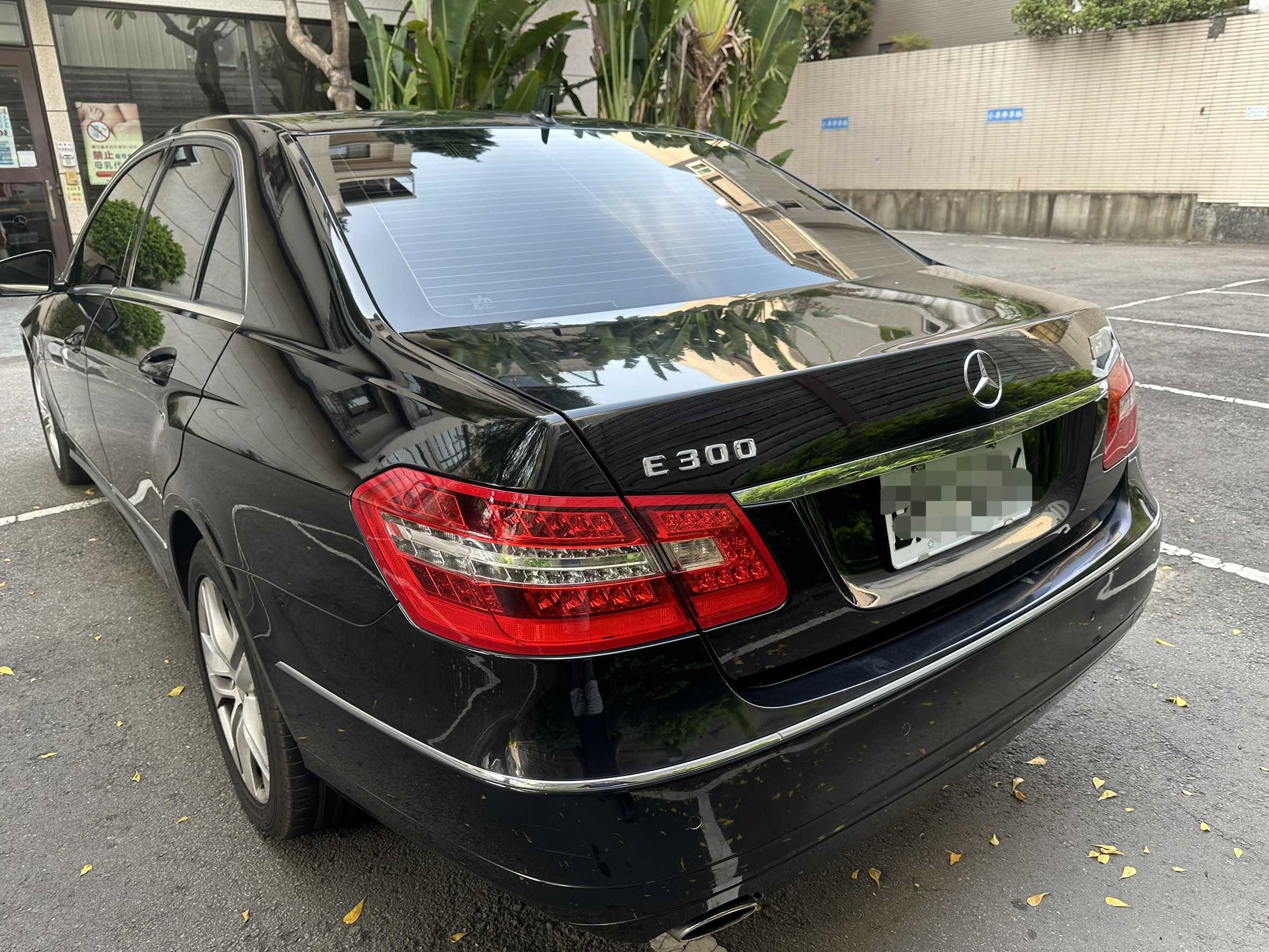 2011年 Mercedes-Benz E-Class E250 中古車照片 - Orange Garage