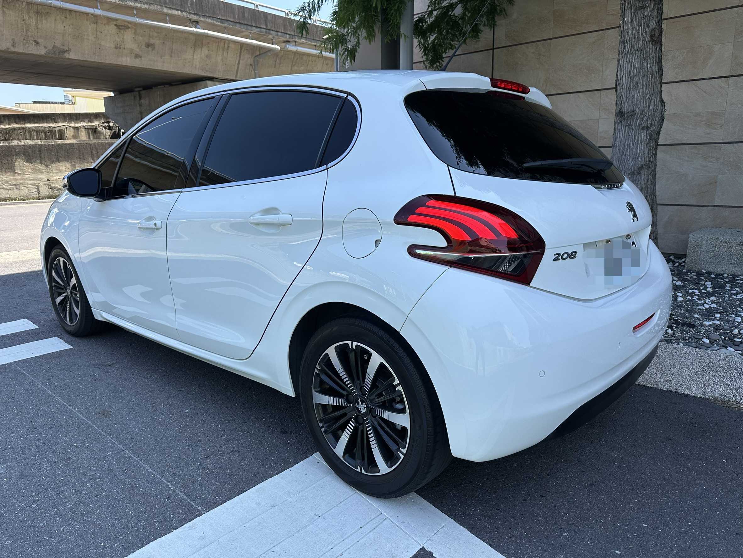2016年 Peugeot 208 PureTech 1.2 中古車照片 - 澄色車庫