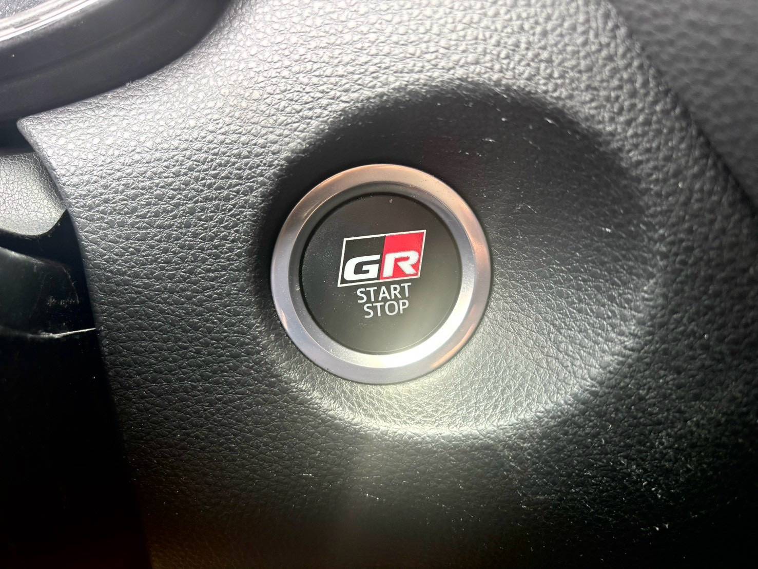 2022年 Toyota Corolla Cross Hybrid GR Sport 中古車照片 - 澄色車庫