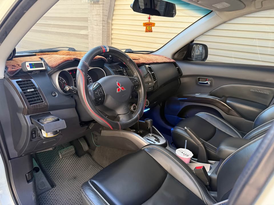 2010年 Mitsubishi Outlander 尊貴型 中古車照片 - Orange Garage