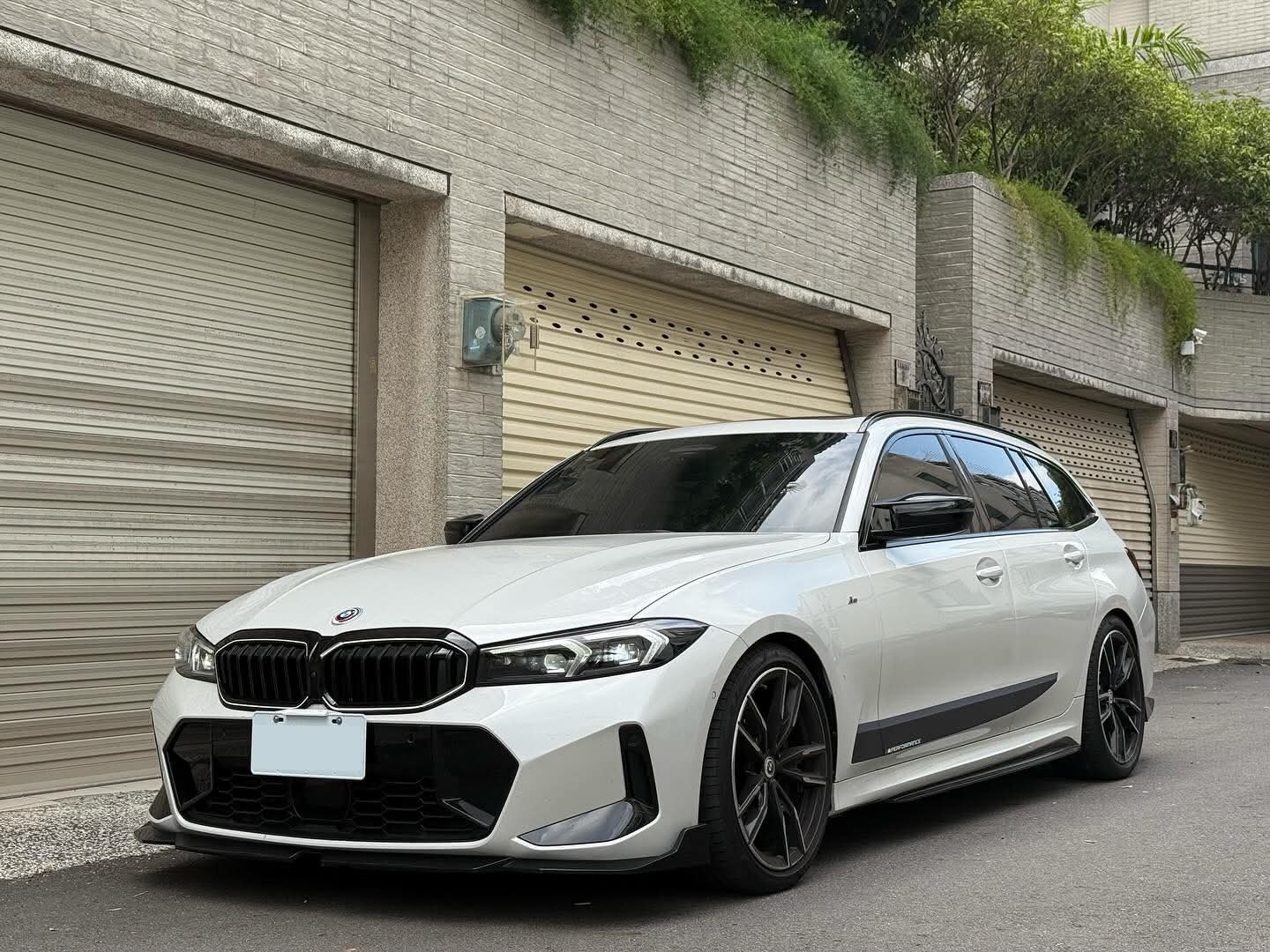 2023年 BMW 3 Series 340I Touring LCI 總代理 中古車照片 - Orange Garage
