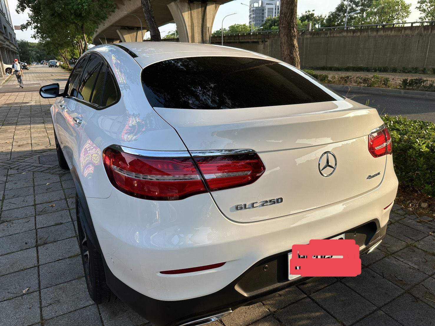 2018年 Mercedes-Benz GLC 250 中古車照片 - Orange Garage