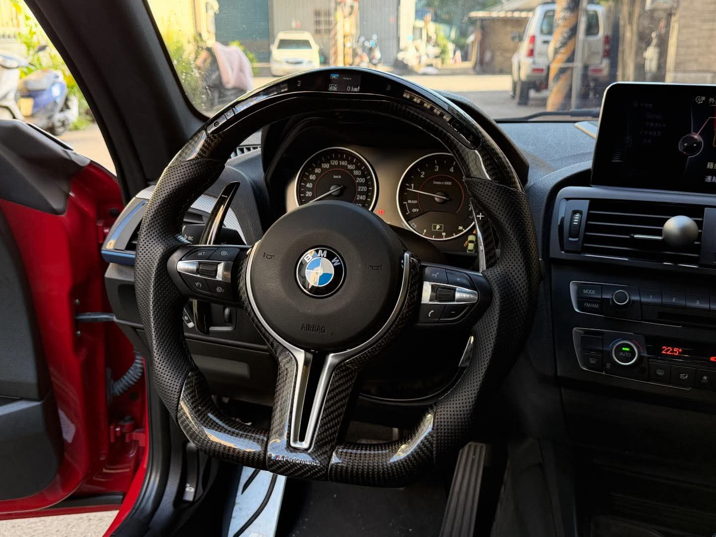 2014年 BMW 2 Series 235i Coupe 中古車照片 - Orange Garage