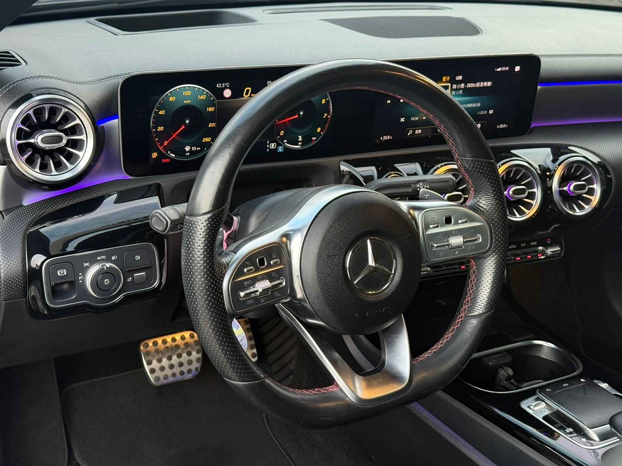 2019年 Mercedes-Benz CLA 250 AMG 中古車照片 - Orange Garage