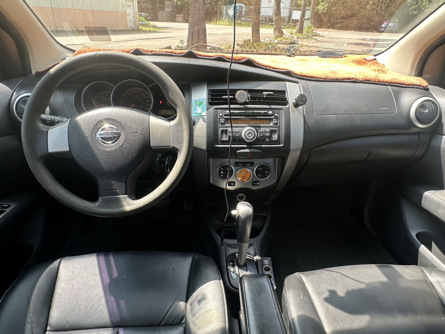 2011年 Nissan Livina 1.6 中古車照片 - Orange Garage
