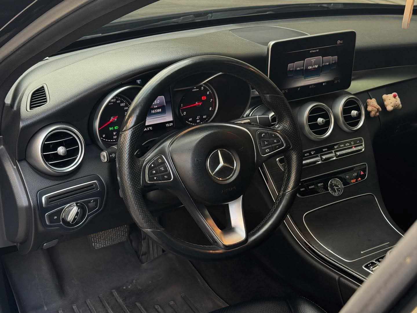 2016年 Mercedes-Benz C-Class C300 AMG 4MATIC 中古車照片 - Orange Garage