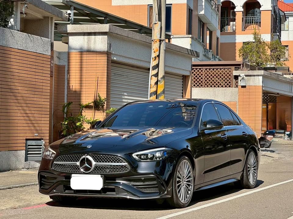 2023年 Mercedes-Benz C-Class 300 AMG-Line 中古車照片 - Orange Garage