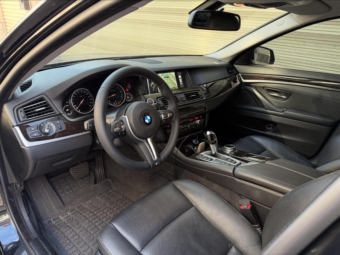 2014年 BMW 5 Series 520i Modern 中古車照片 - Orange Garage