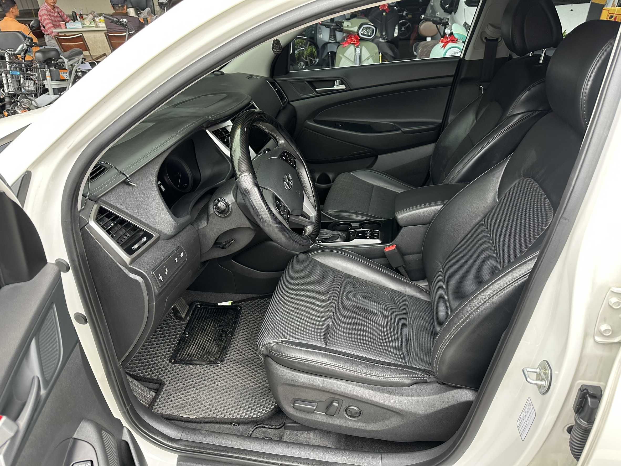 2016年 Hyundai Tucson CRDi 4WD 頂規 中古車照片 - 澄色車庫