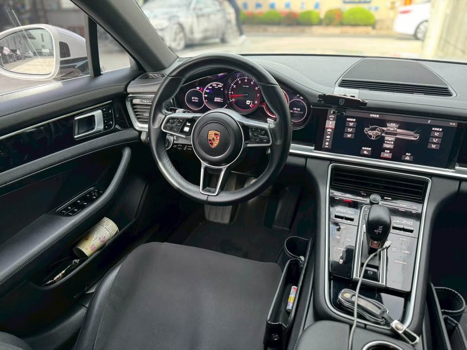 2017年 Porsche Panamera 4 中古車照片 - Orange Garage