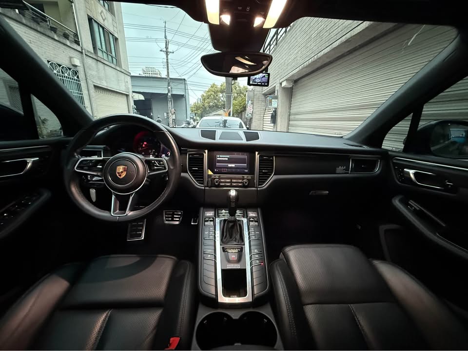 2017年 Porsche Macan 2.0 白金版 中古車照片 - Orange Garage