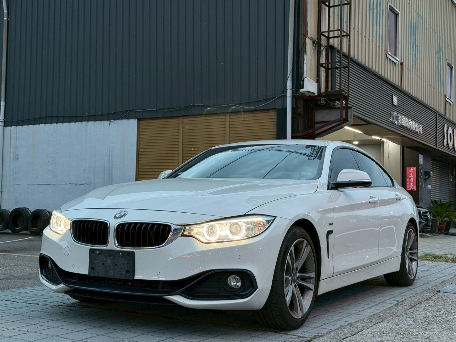 2014年 BMW 4 Series 420I GC 中古車照片 - Orange Garage