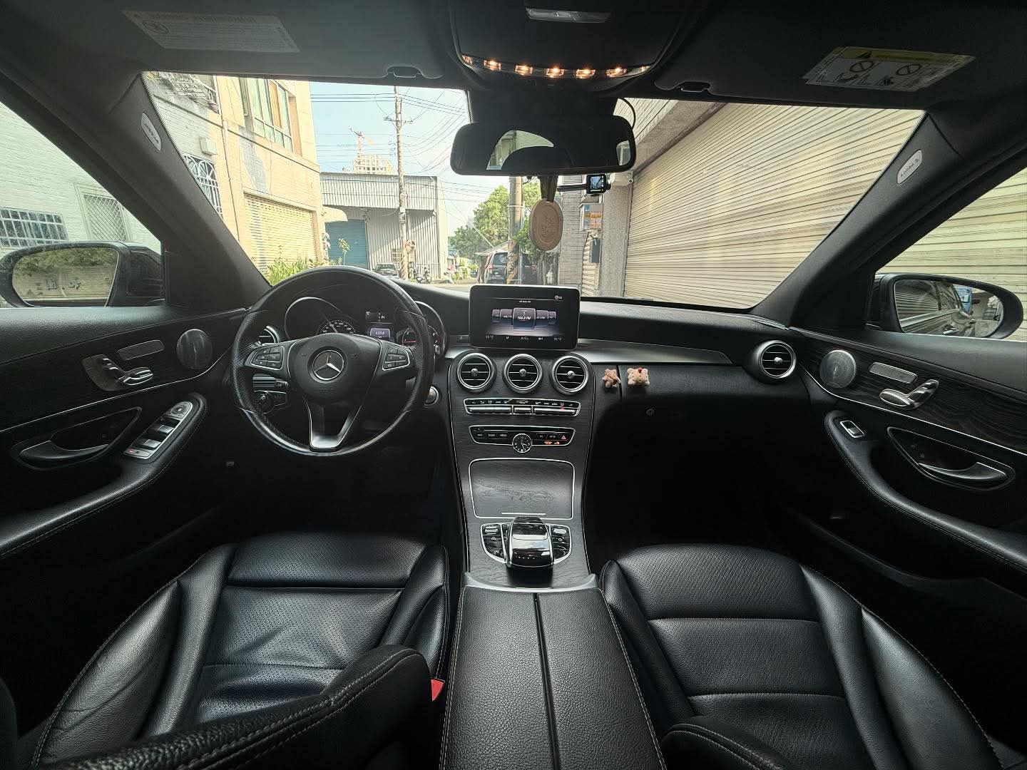 2016年 Mercedes-Benz C-Class C300 AMG 4MATIC 中古車照片 - Orange Garage