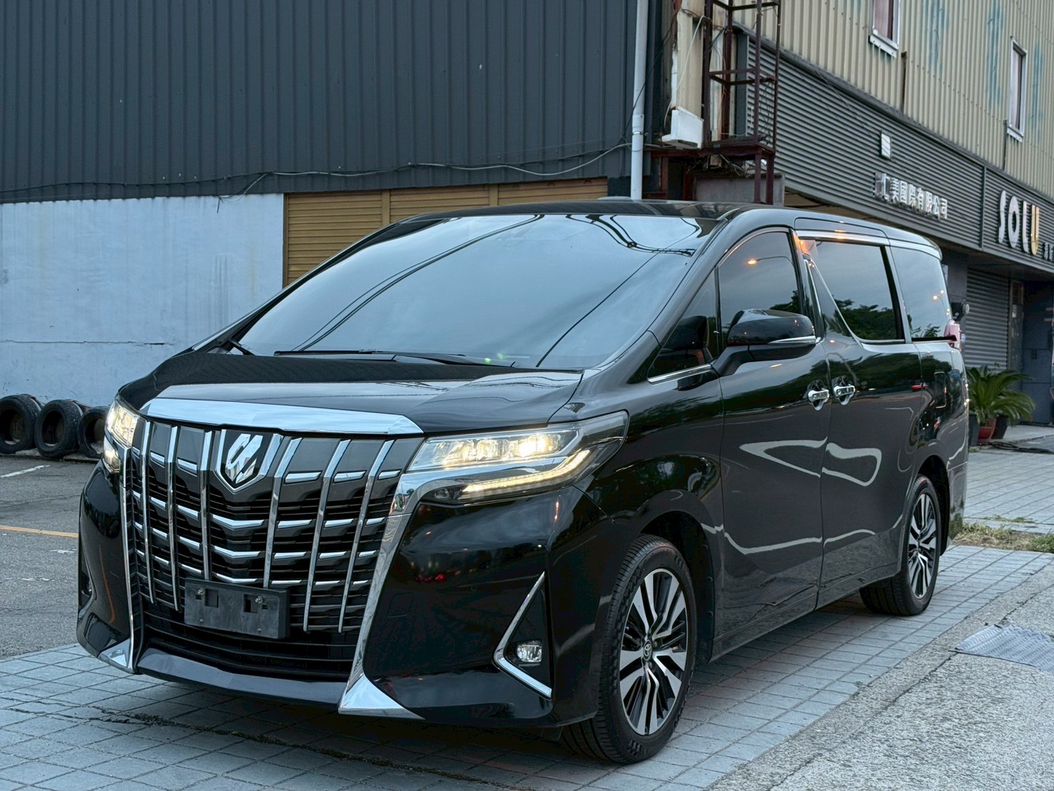 2019年 Toyota Alphard 3.5 中古車照片 - Orange Garage