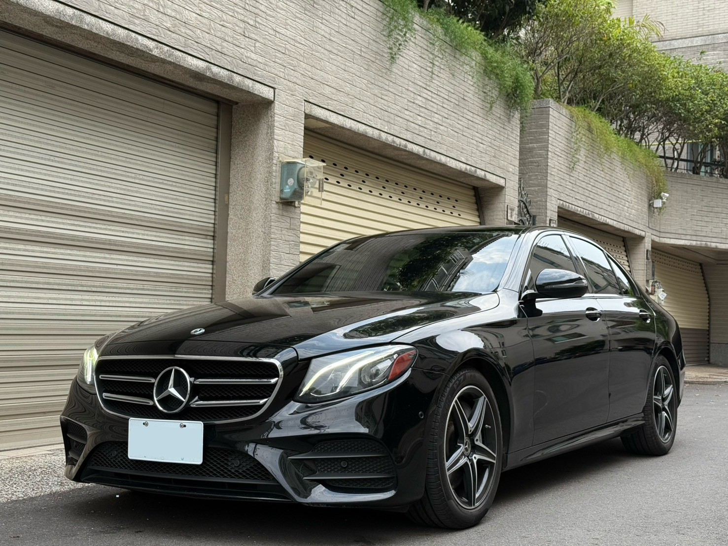 2018年 Mercedes-Benz E-Class E300 中古車照片 - Orange Garage