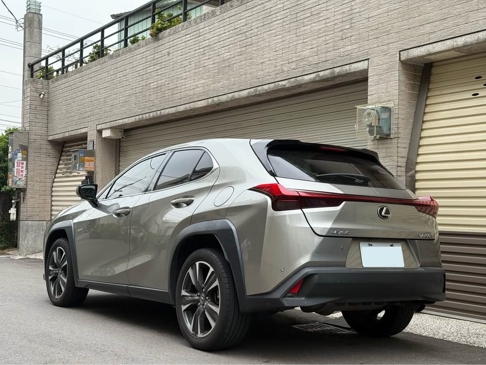 2021年 Lexus UX200 菁英Plus 中古車照片 - Orange Garage