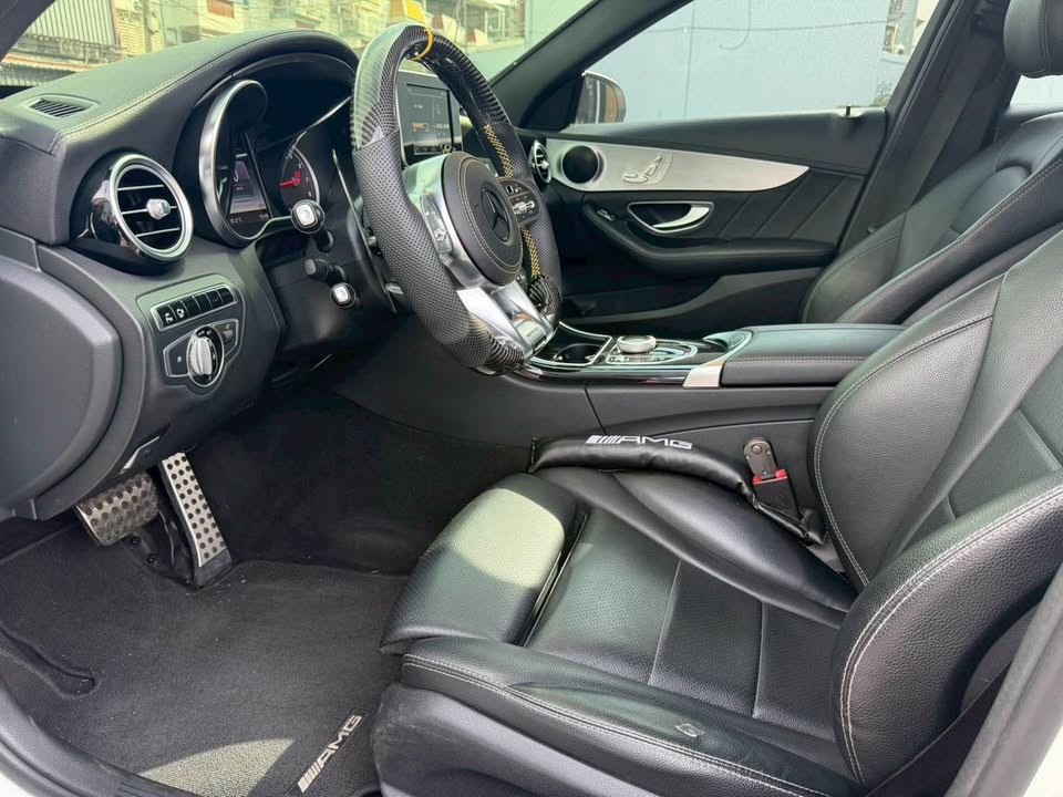 2016年 Mercedes-Benz C-Class C250 AMG 中古車照片 - Orange Garage