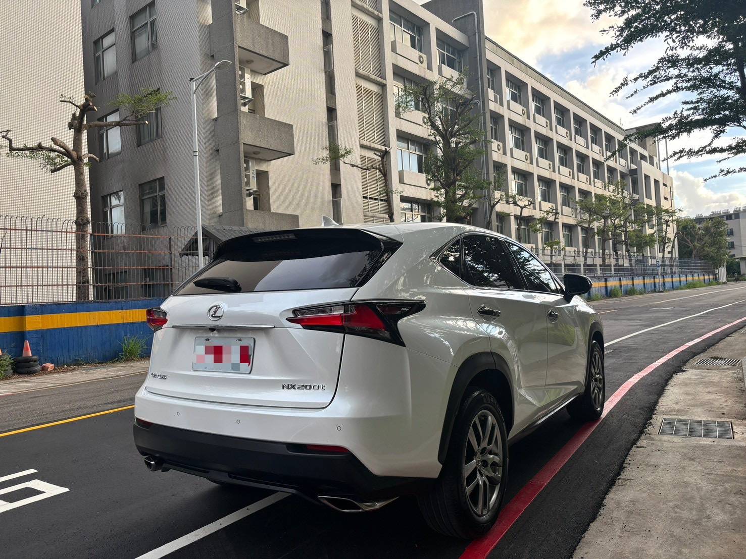 2015年 Lexus NX200t 中古車照片 - 澄色車庫
