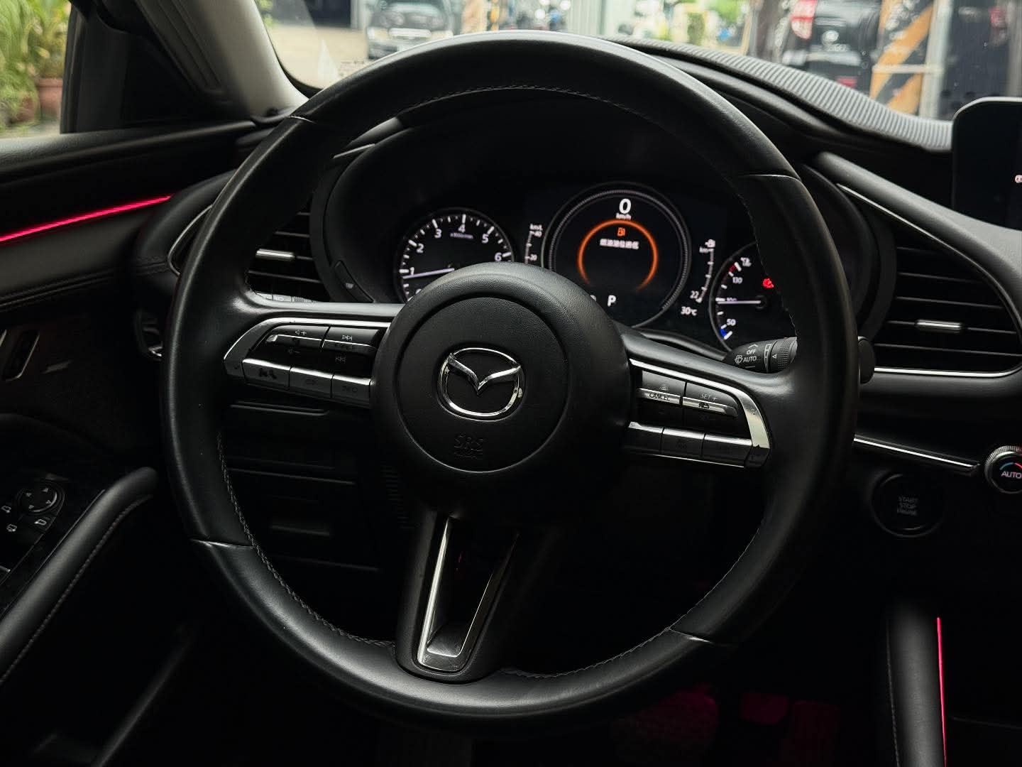 2019年 Mazda 3 4D Bose 旗艦款 中古車照片 - Orange Garage