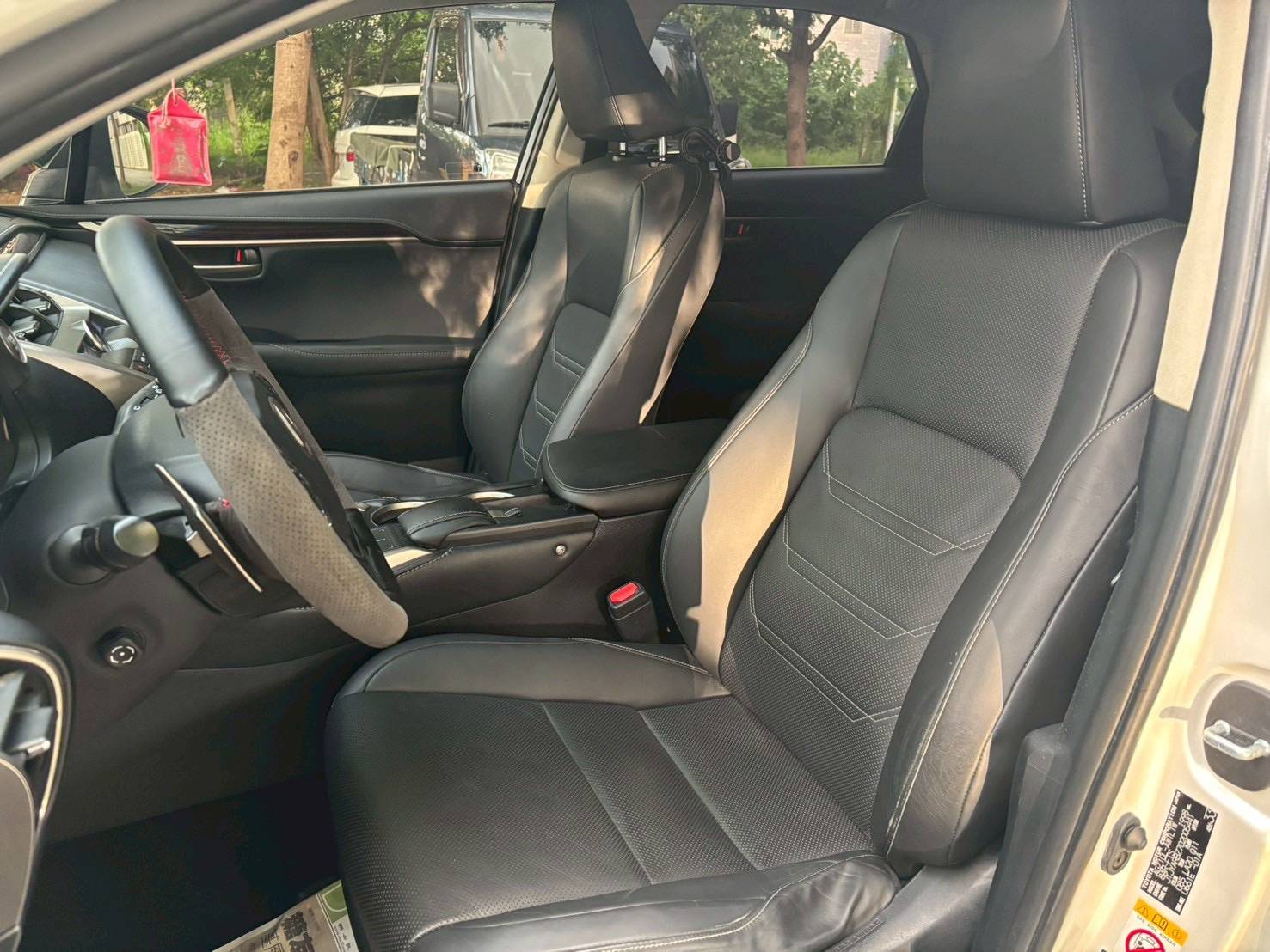 2015年 Lexus NX200t 中古車照片 - 澄色車庫
